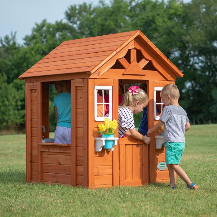 Outdoor playhouse decor ideas