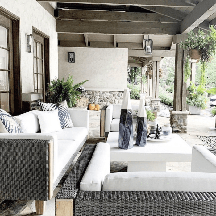 Outdoor Patio Table Decor Ideas