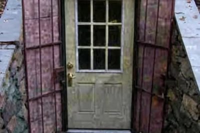 After Mom’s Death, I Returned to Her Old House & Heard Noises from the Basement – My Life Was Never the Same After What I Discovered