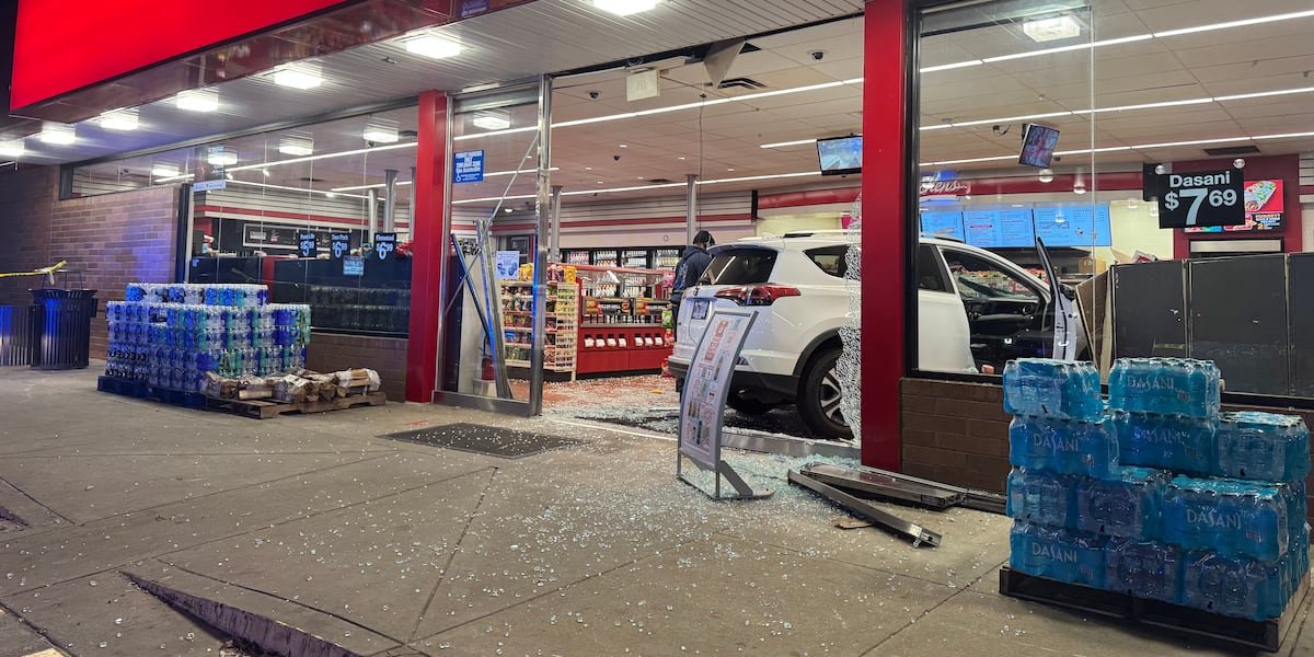 5 people injured after elderly woman crashes into QuikTrip, police say
