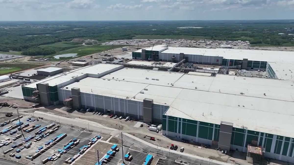 1 person stabbed; suspect shot, killed by deputy