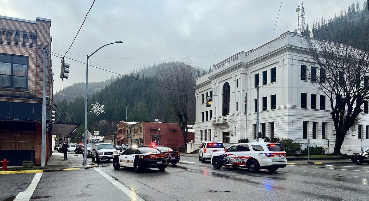 Suspect in active shooting found dead in northern Idaho town of Wallac...