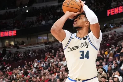 Antetokounmpo scores 29 for Bucks against Bulls after missing 8 games with calf strain