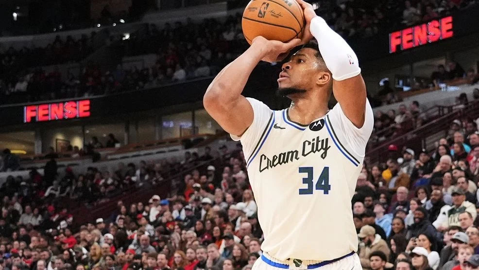 Antetokounmpo scores 29 for Bucks against Bulls after missing 8 games with calf strain