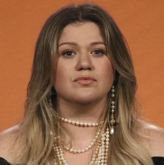 Kelly Clarkson says she’s ‘not above spanking’ her children for misbehavior