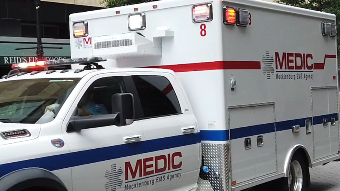 1 person killed in single-vehicle crash in east Charlotte