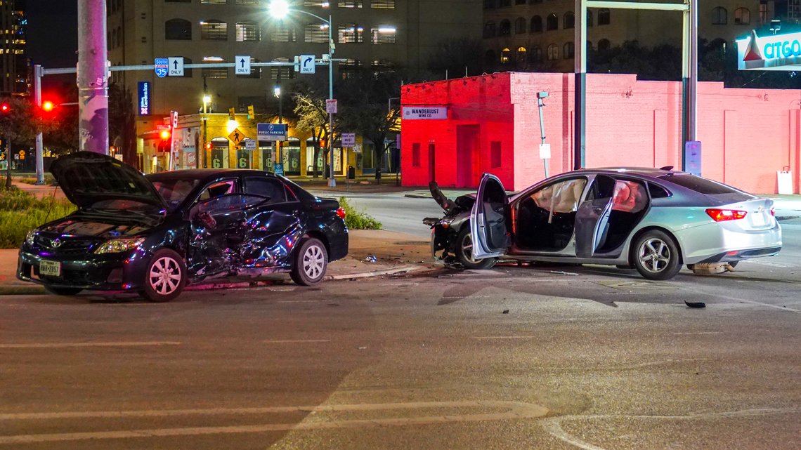 1 arrested after 2 injured in Downtown Austin crash, police say