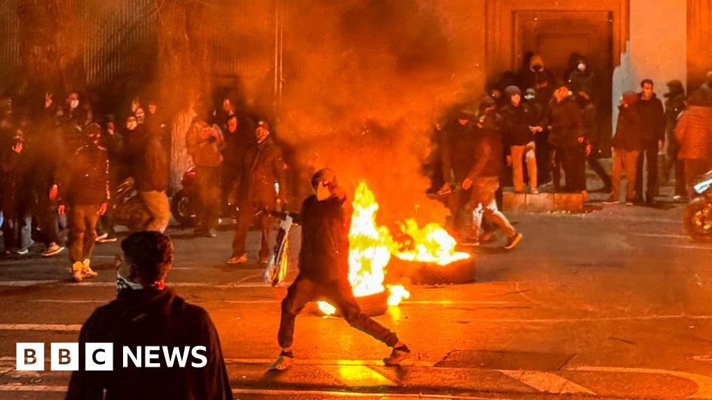 Iran medics describe overwhelmed hospitals as protests in 14th day