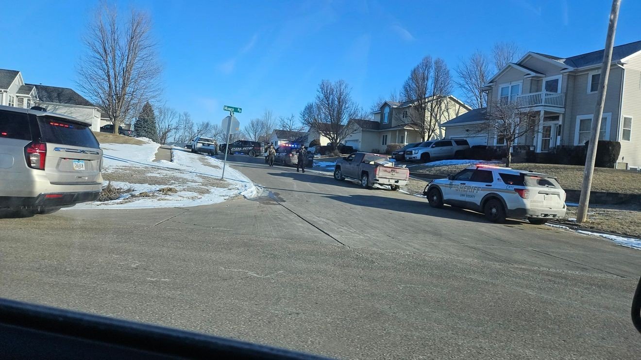 Marion 18-year-old shot and killed after advancing on officers with machete, police say